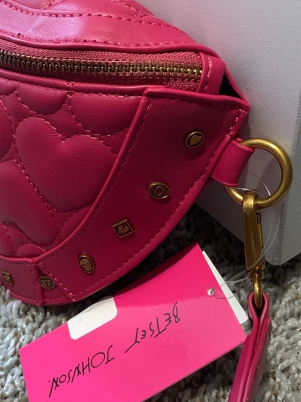 🕊️Betsey Johnson Icon Hearts Sling Bag - Picture 5 of 10